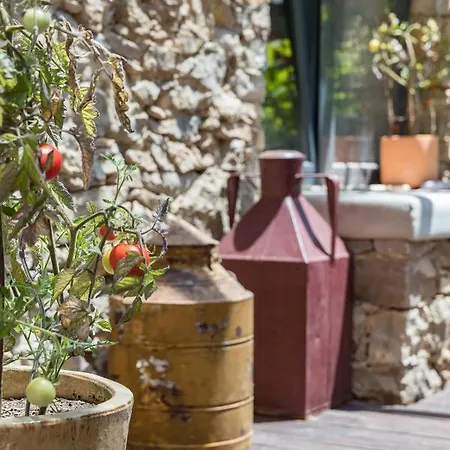 Stone-and-style With Shared Heated Pool Casa de Férias *